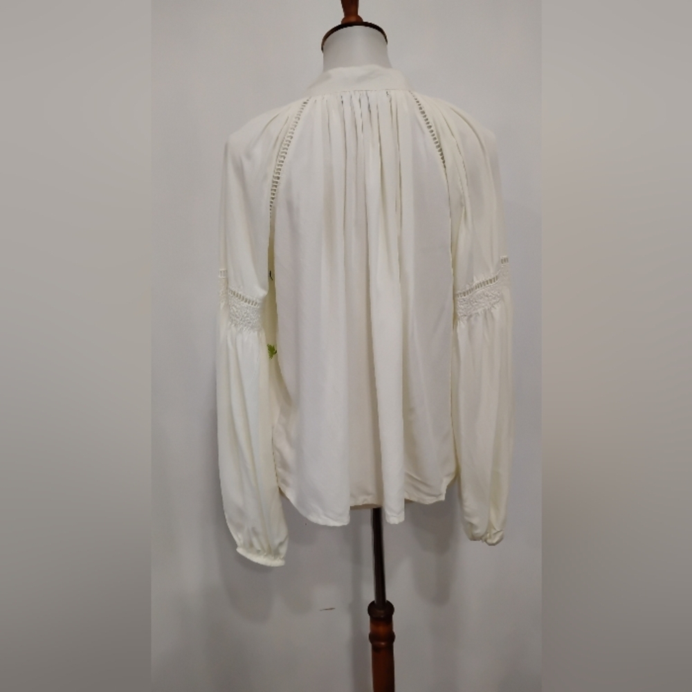 AMERICA & BEYOND BLOUSE - Picture 5 of 10